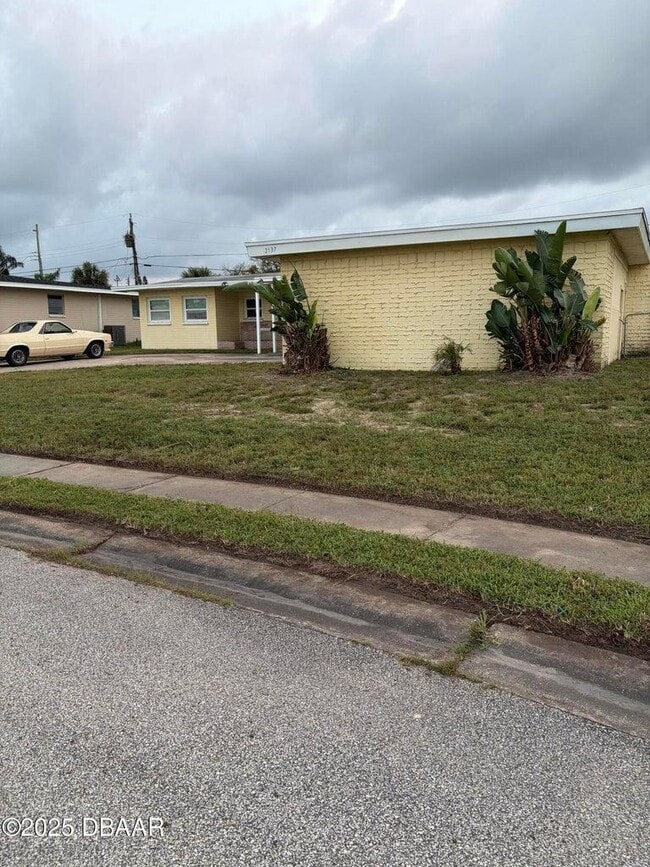 Building Photo - 2537 Coral Way W
