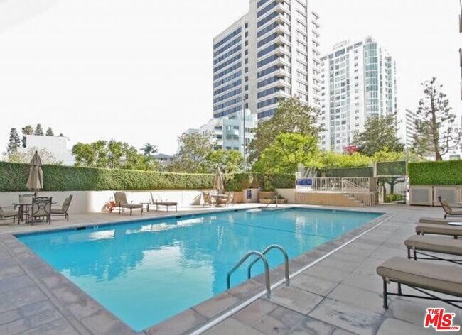 Building Photo - 865 Comstock Ave