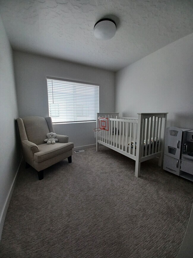Building Photo - 487 W 620 N