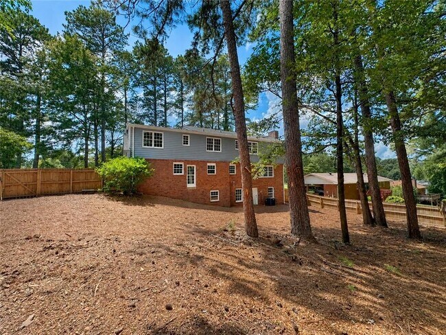 Building Photo - 4521 S Roberts Dr