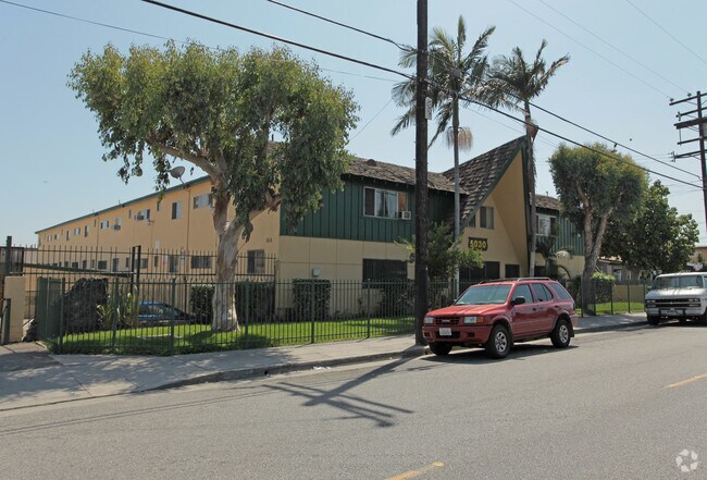 Building Photo - 5030 Santa Ana