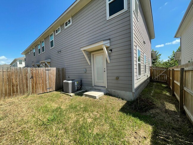 Building Photo - Townhome for rent