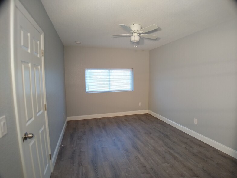 Master bedroom - 101 N Venus Ave