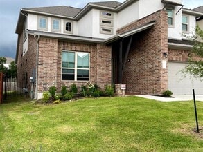 Building Photo - 2918 Zelma Dr