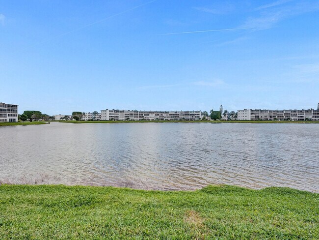 Building Photo - 3014 Cornwall A