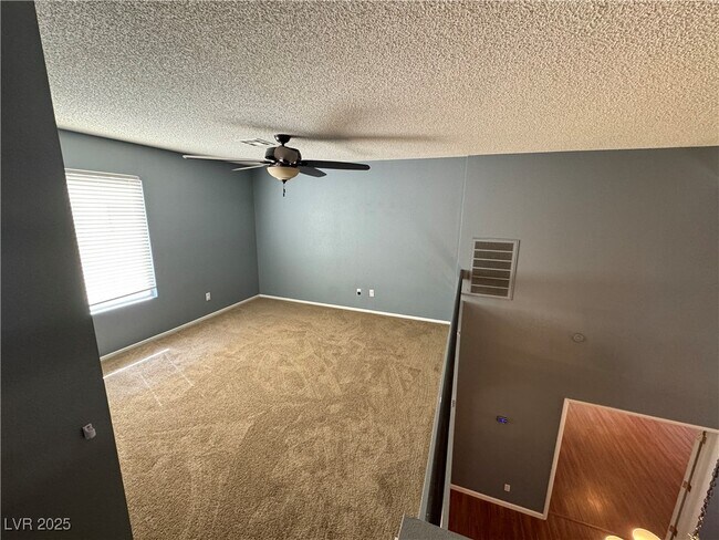 Building Photo - 10041 Dove Ridge Dr