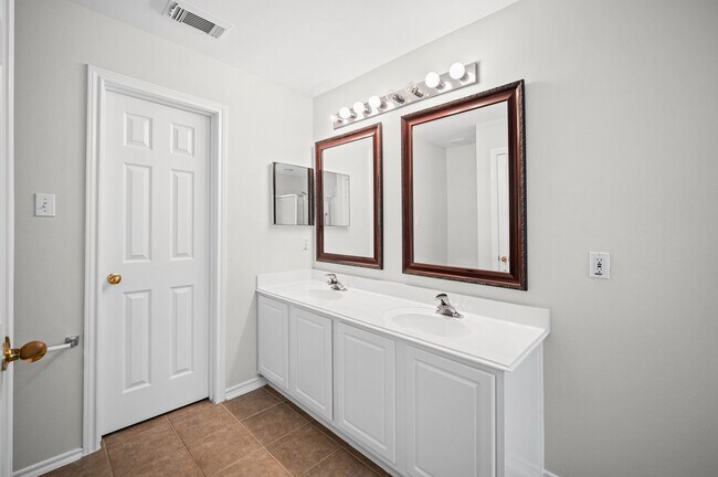 Building Photo - 36 Ledgestone Pl