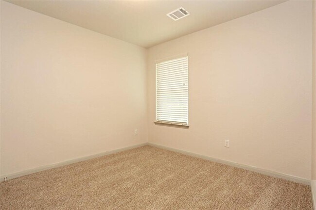 Building Photo - 897 E Semands St