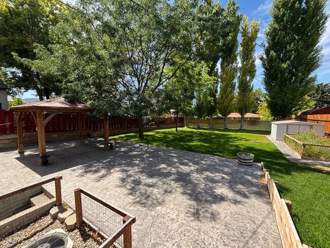 Building Photo - MOVE IN SPECIAL - DECEMBER RENT FREE  -4 Bedroom 2 Bathroom