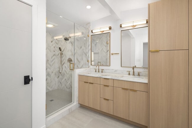 Building Photo - 4148 Boulevard Pl