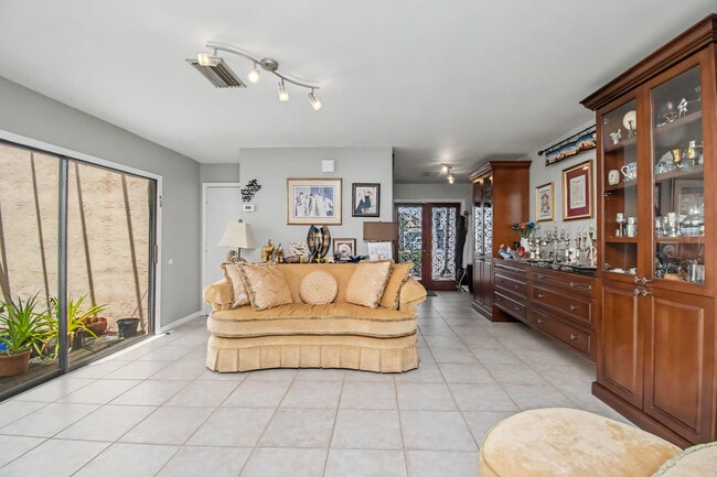 Building Photo - 7678 Solimar Cir