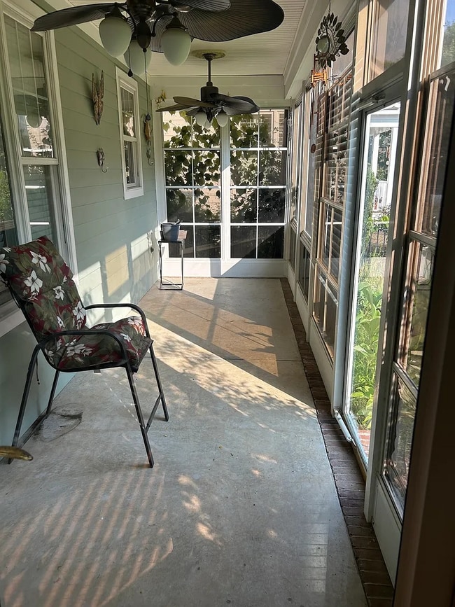 Building Photo - 4 Orchard Cir