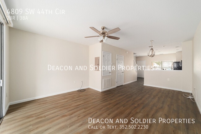 Building Photo - 4809 SW 44th Cir