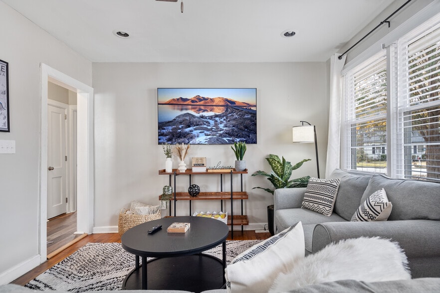 Building Photo - 400 Arbor St