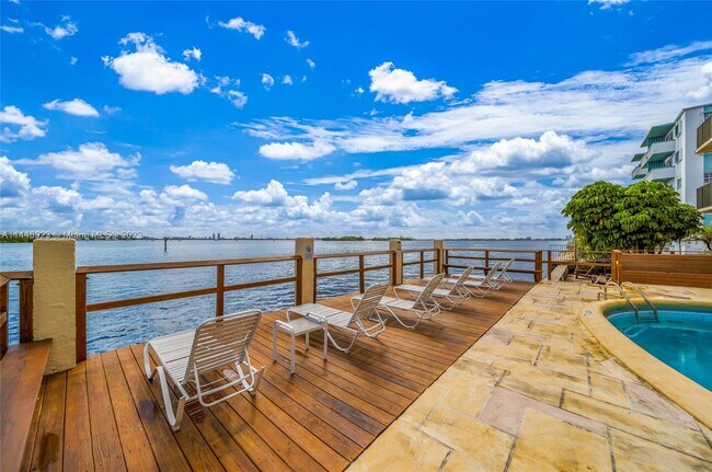 Building Photo - 7845 NE Bayshore Ct