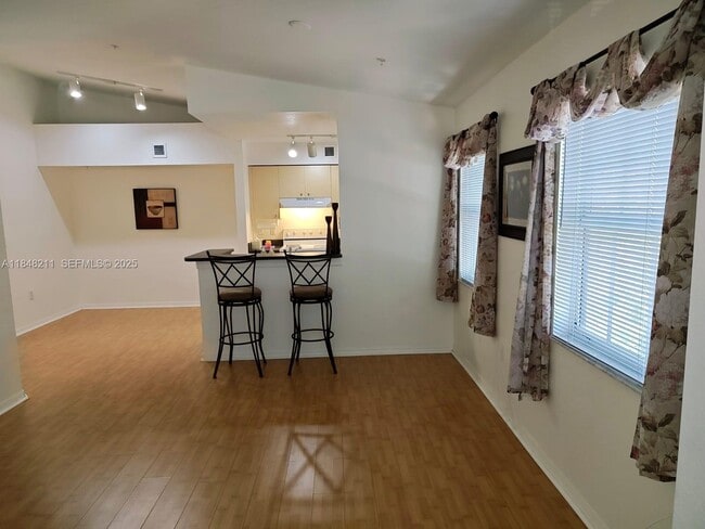 Building Photo - 2586 Centergate Dr