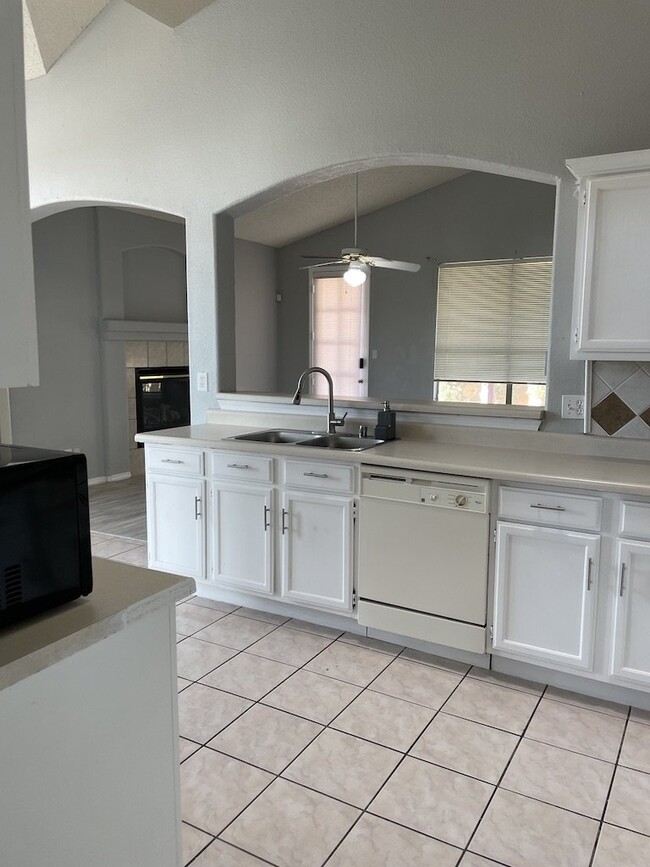 Building Photo - 3701 Trina Pl