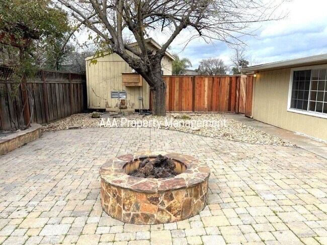 Building Photo - Pleasant HIll 3 bedroom 2 bath Great locat...