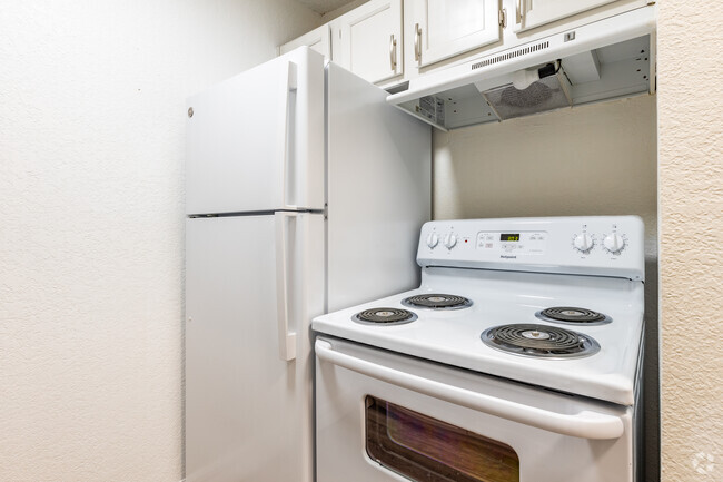 Studio, 1 BA - 575SF (211) - Citrus Oaks Apartments