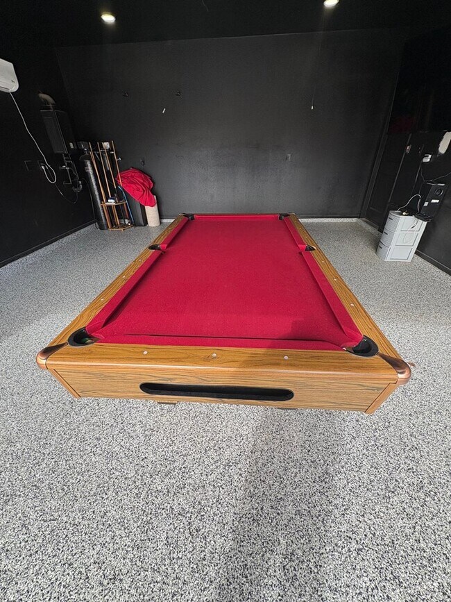 Building Photo - 2027 Ebbets Dr