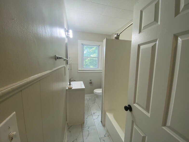 Building Photo - 17815 McIntyre St