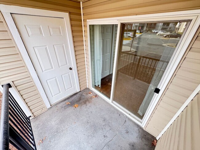 Building Photo - Bright And Cozy 2 Bed 2 Bath Condo In Vibrant Pointe At Park Center