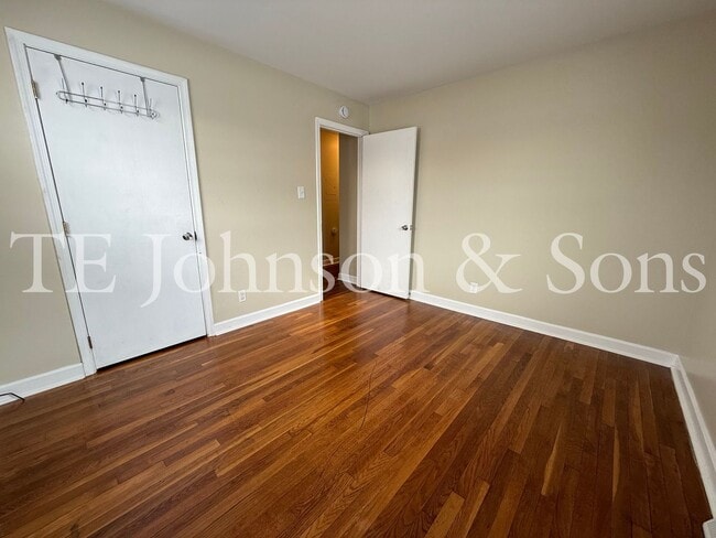 Building Photo - Charming 3 Bedroom Home with Hardwood Floors and Large Backyard in Winston-Salem