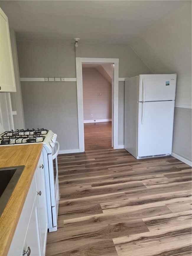 Building Photo - 21 Gardiner Park