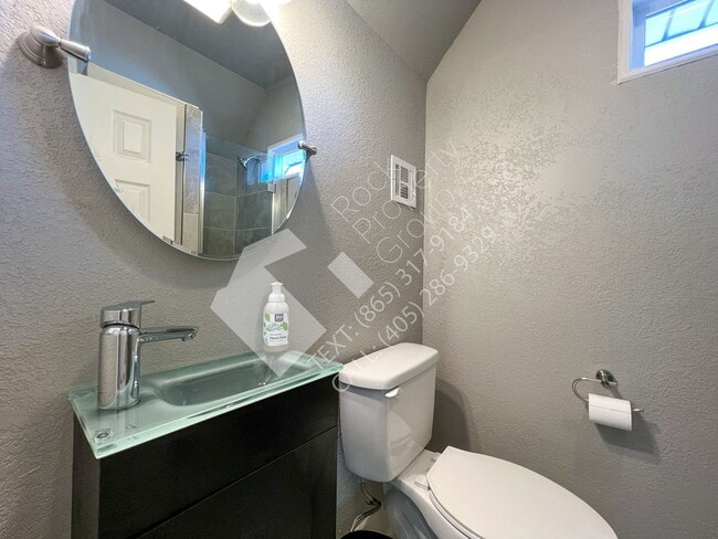 Building Photo - Must See 3 Bedroom/3 Bathroom Home near Ed...