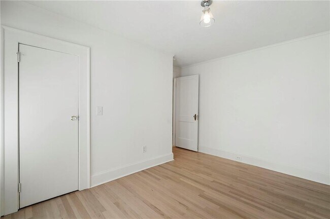 Building Photo - 2512 Brookwood Dr NE