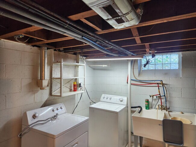 Building Photo - 11627 Bramell