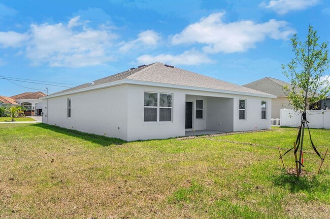 Building Photo - Spacious 4BR House in Port Saint Lucie