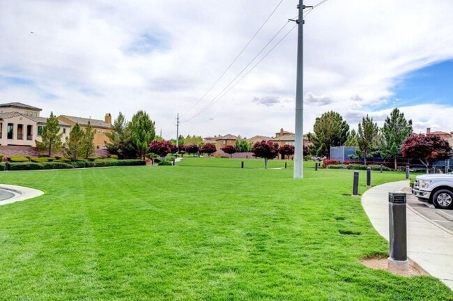 Building Photo - BEAUTIFUL 4 BEDROOM HOME IN GUARD GATED COMMUNITY!