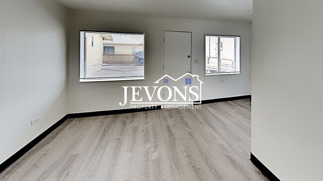 Building Photo - Embrace the cozy charms of this single-family home in Yakima's heart