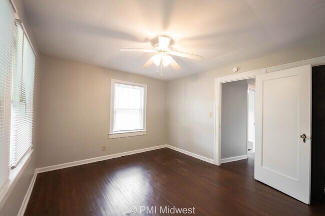 Building Photo - "Charming 3-Bedroom Retreat with Hardwood ...