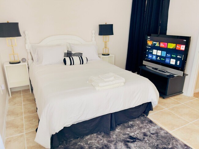 Building Photo - 64 Pine Track