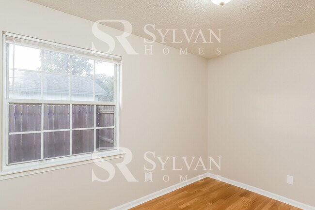 Building Photo - 2779 Rochford Ln E