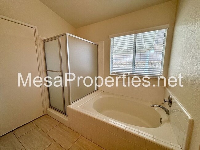 Building Photo - 2816 W Fairview Dr