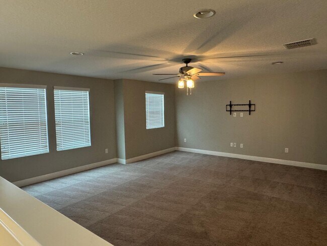 Building Photo - Spacious 5-Bedroom Riverview Home
