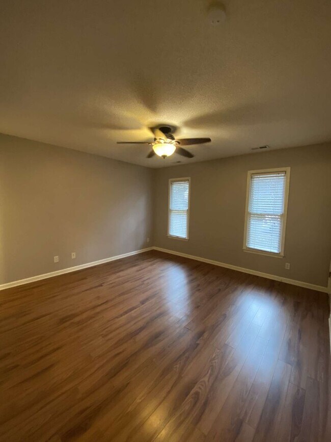 Building Photo - Charming 3 Bed Colonial in Woodcroft!