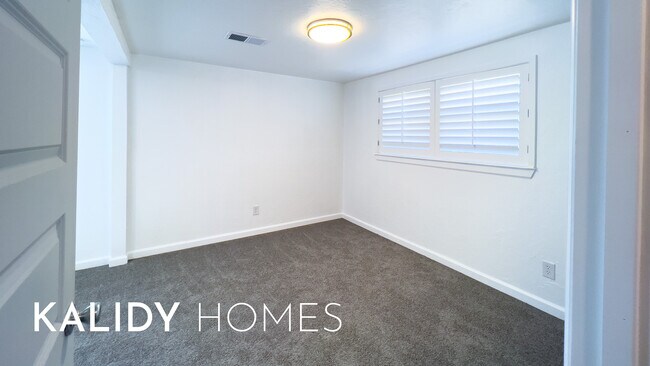 Building Photo - 4605 Sunset Terrace