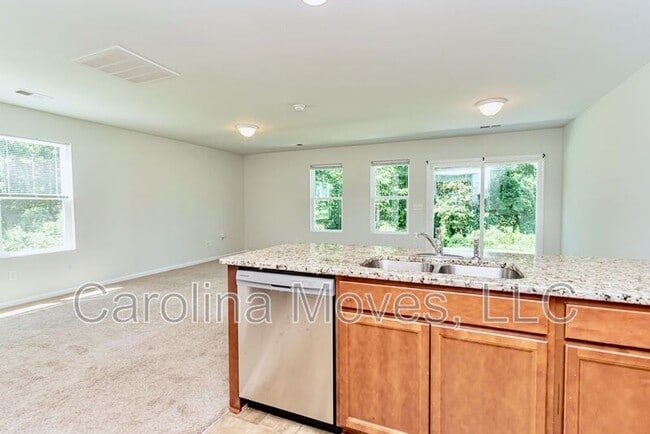 Building Photo - 250 Spirit Dr