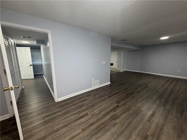 Building Photo - 3336 Camelot Dr NE