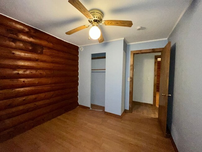 Building Photo - 4-bedroom home in North Pole / On city water