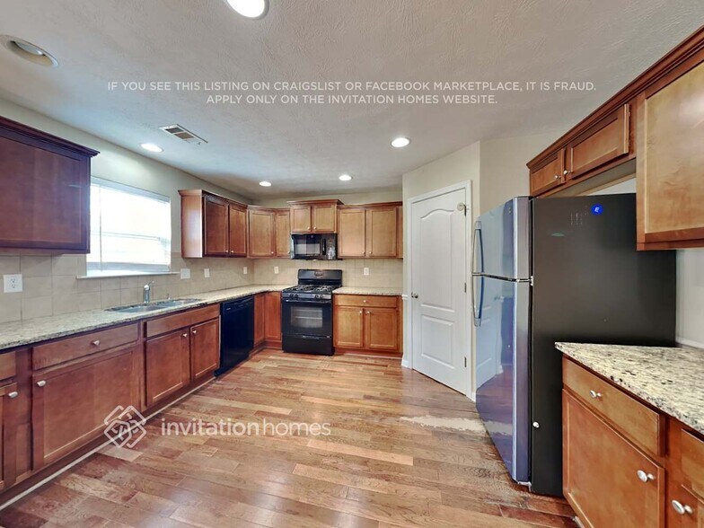 Building Photo - 2253 Park Manor SW