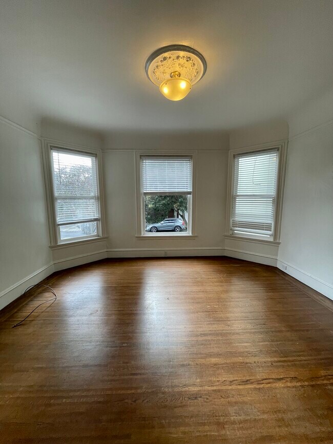 Building Photo - 142 27th St