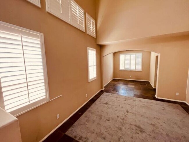 Building Photo - Sunridge Stunner! 4 Bedrooms!