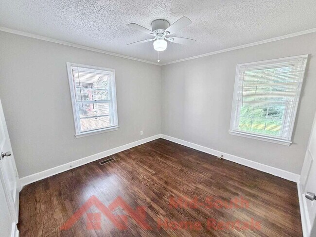 Building Photo - 3998 Victor Dr