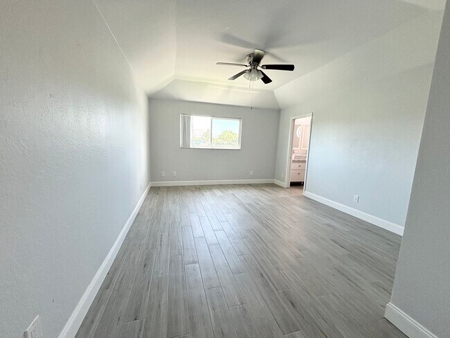 Building Photo - 1324 SE 6th Ave