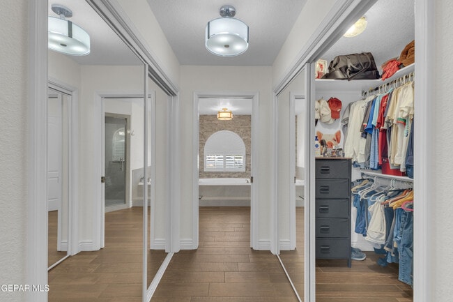 Building Photo - 2085 Paseo Del Prado Dr
